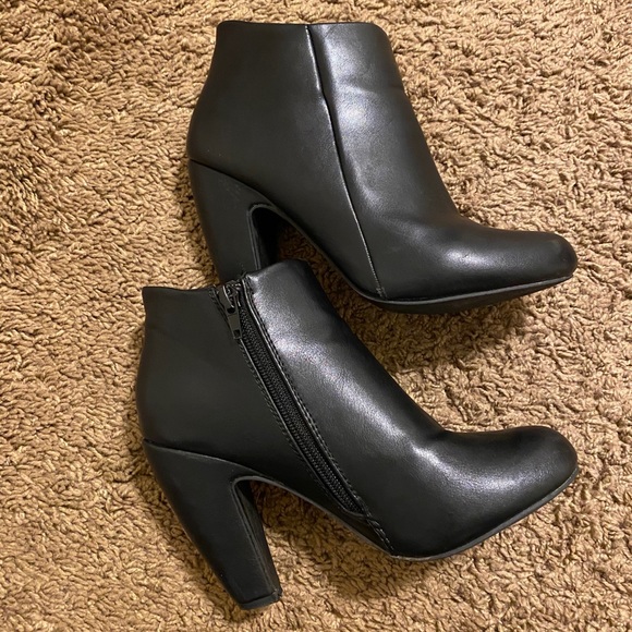 BAMBOO Shoes - Black booties